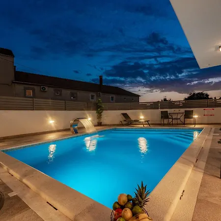 Βίλα Mediterranean Ursula *