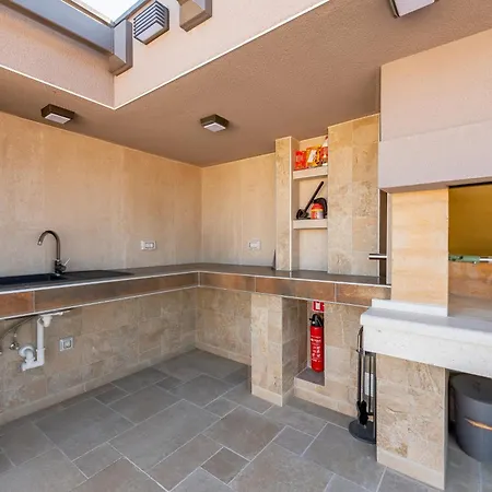 Mediterranean Ursula Βίλα