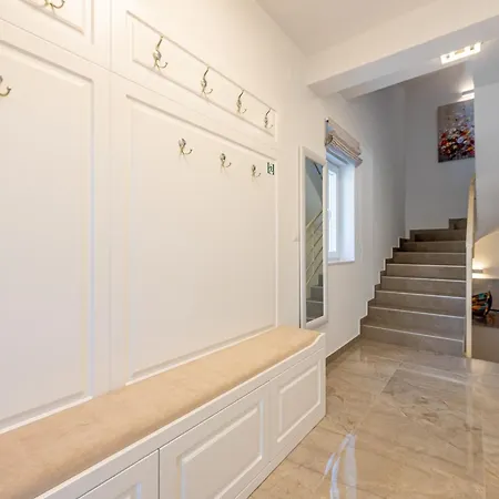 Mediterranean Ursula פאקוסטאן