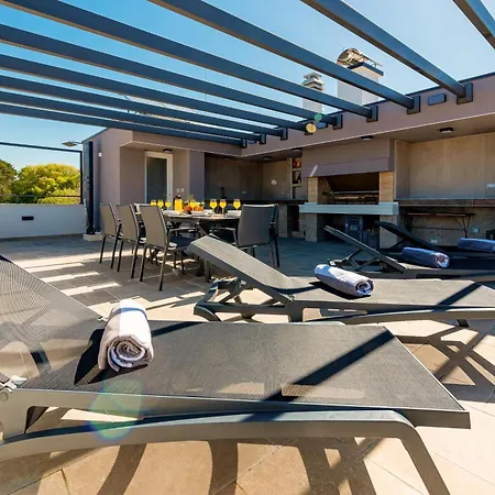 Mediterranean Ursula וילה *