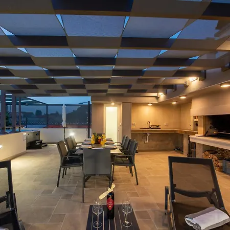 Mediterranean Ursula * פאקוסטאן