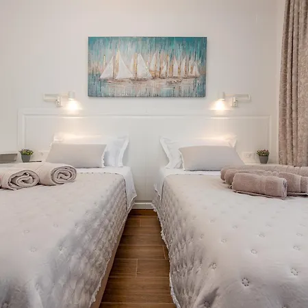 Mediterranean Ursula * פאקוסטאן