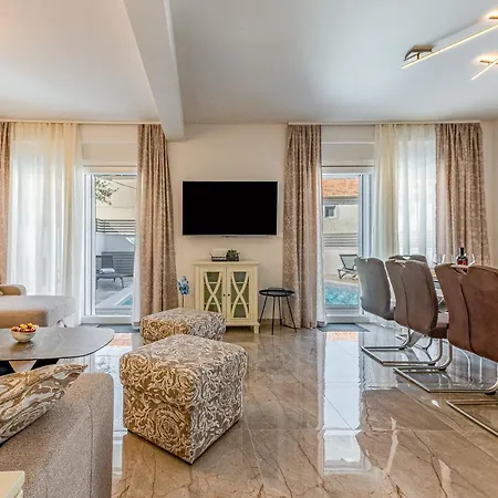 וילה Mediterranean Ursula *