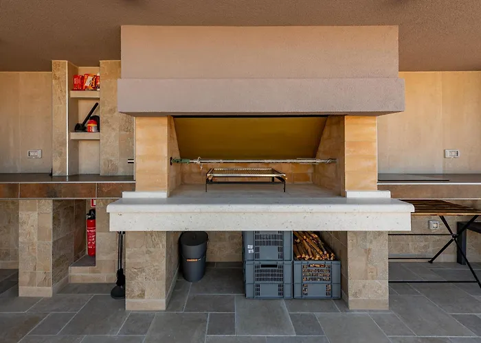 Mediterranean Ursula 파코스탄