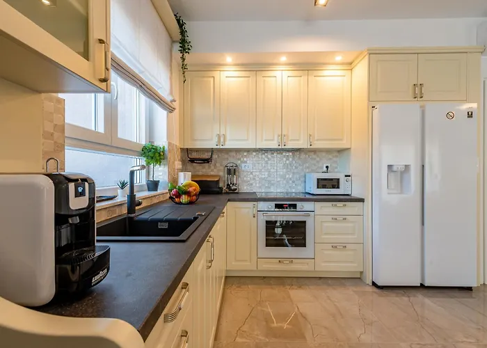 Mediterranean Ursula * 파코스탄